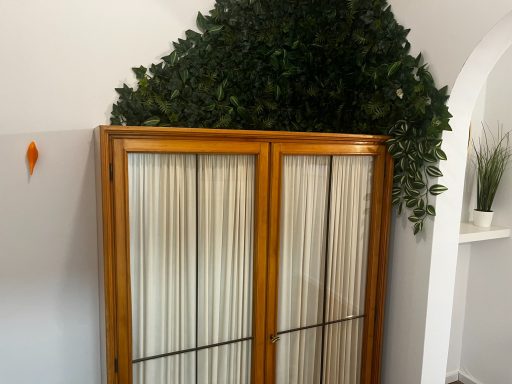 Eingangsbereich im Retro Design mit stylischem Kleiderschrank