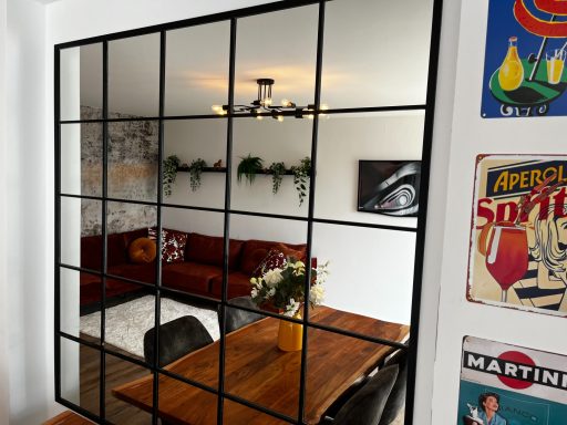 Spiegel im Loft Fenster Style