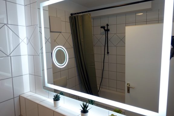 Badezimmer Spiegel mit Vergrößerung